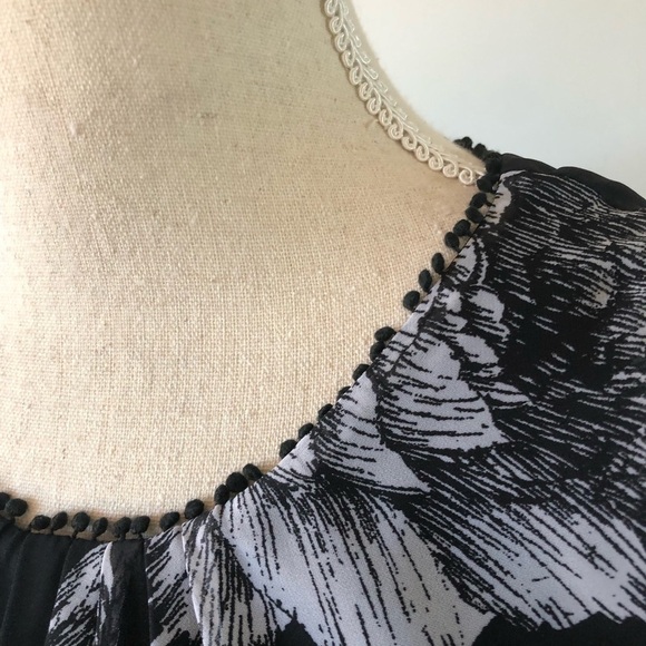 Ali & Jay floral maxi dress ruffle front sheer lined size small black & white - Picture 8 of 17